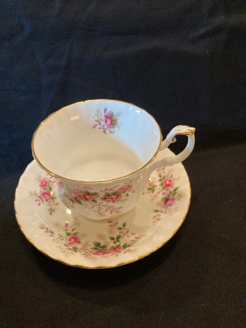VINTAGE ROYAL ALBERT "LAVENDER ROSE" BONE CHINA TEACUP & SAUCER